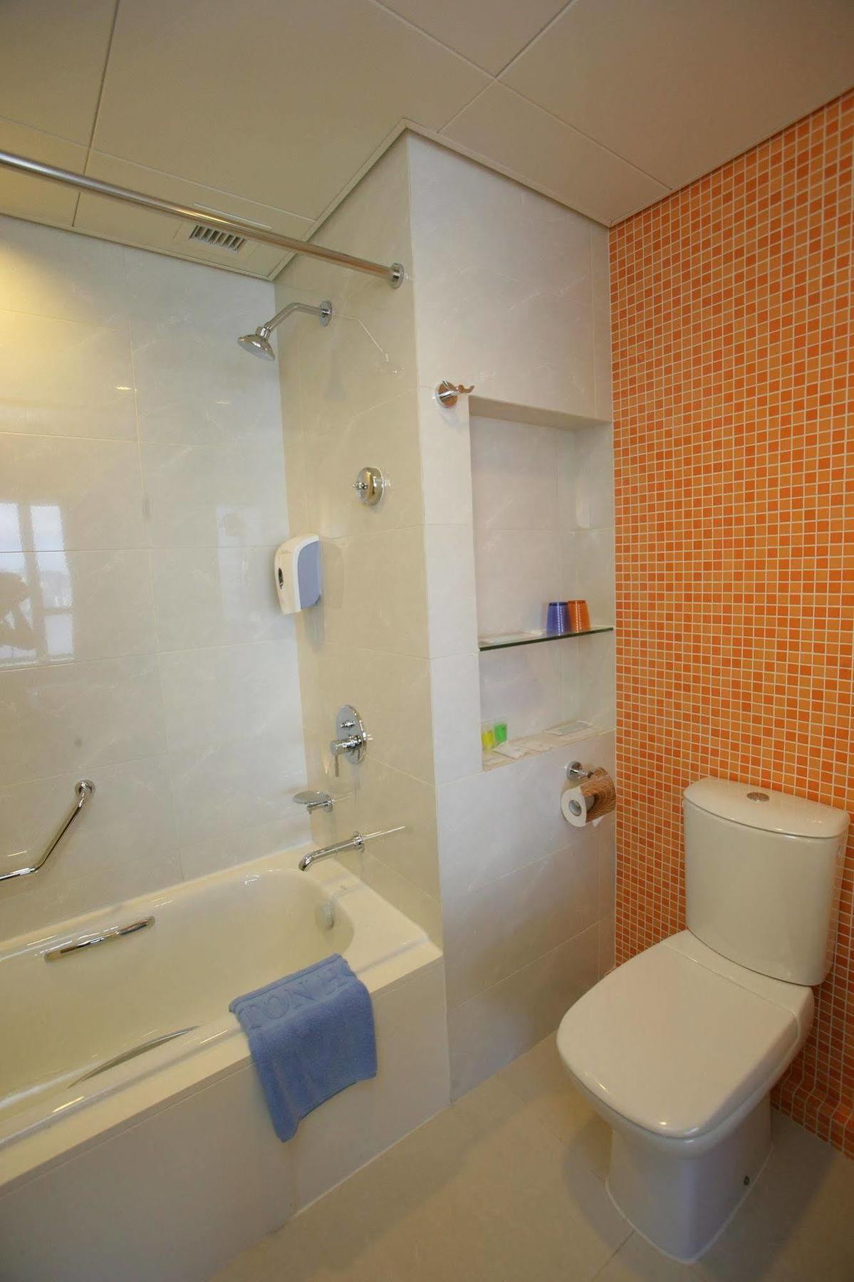 Khách sạn Cozi Harbour View 4*