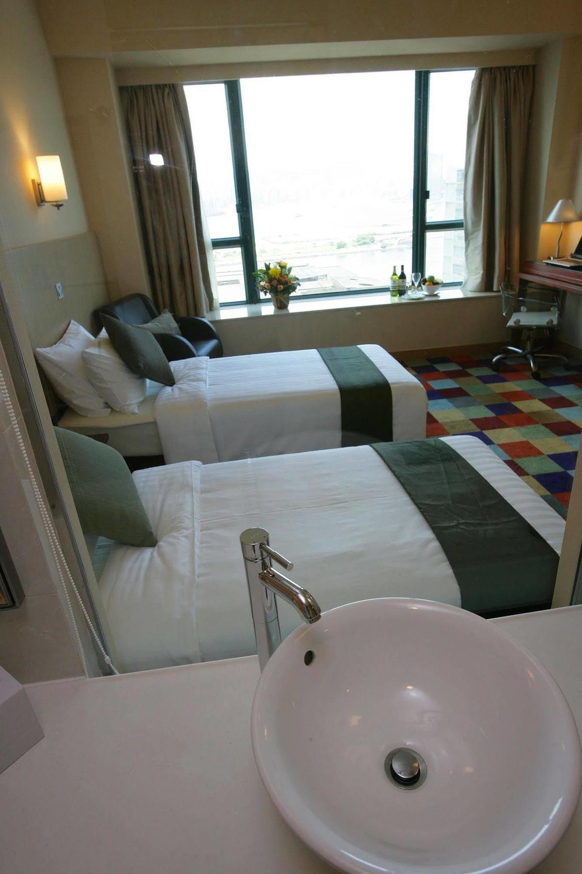 Cozi Harbour View Khách sạn
